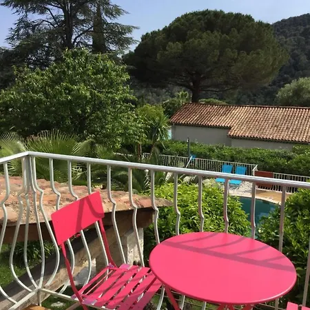 Couette-café Romantique Et Baroque à St Paul De Vence