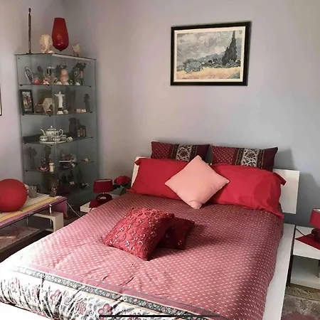 Couette-café Romantique Et Baroque à St Paul De Vence